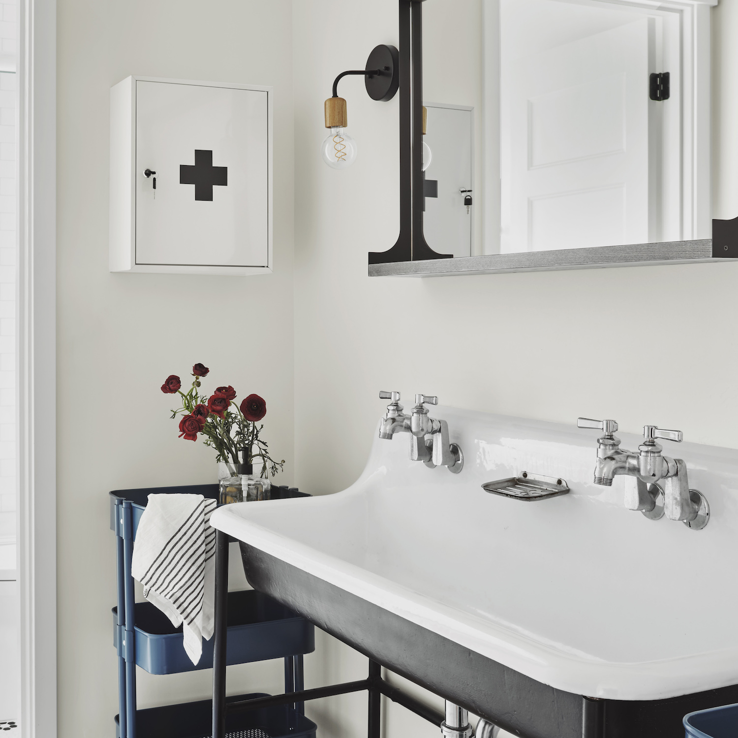 Downtown Minimalist Wooden Socket Wall Sconce | Photo Courtesy of Early Avery - Rafterhouse and Roehner+Ryan